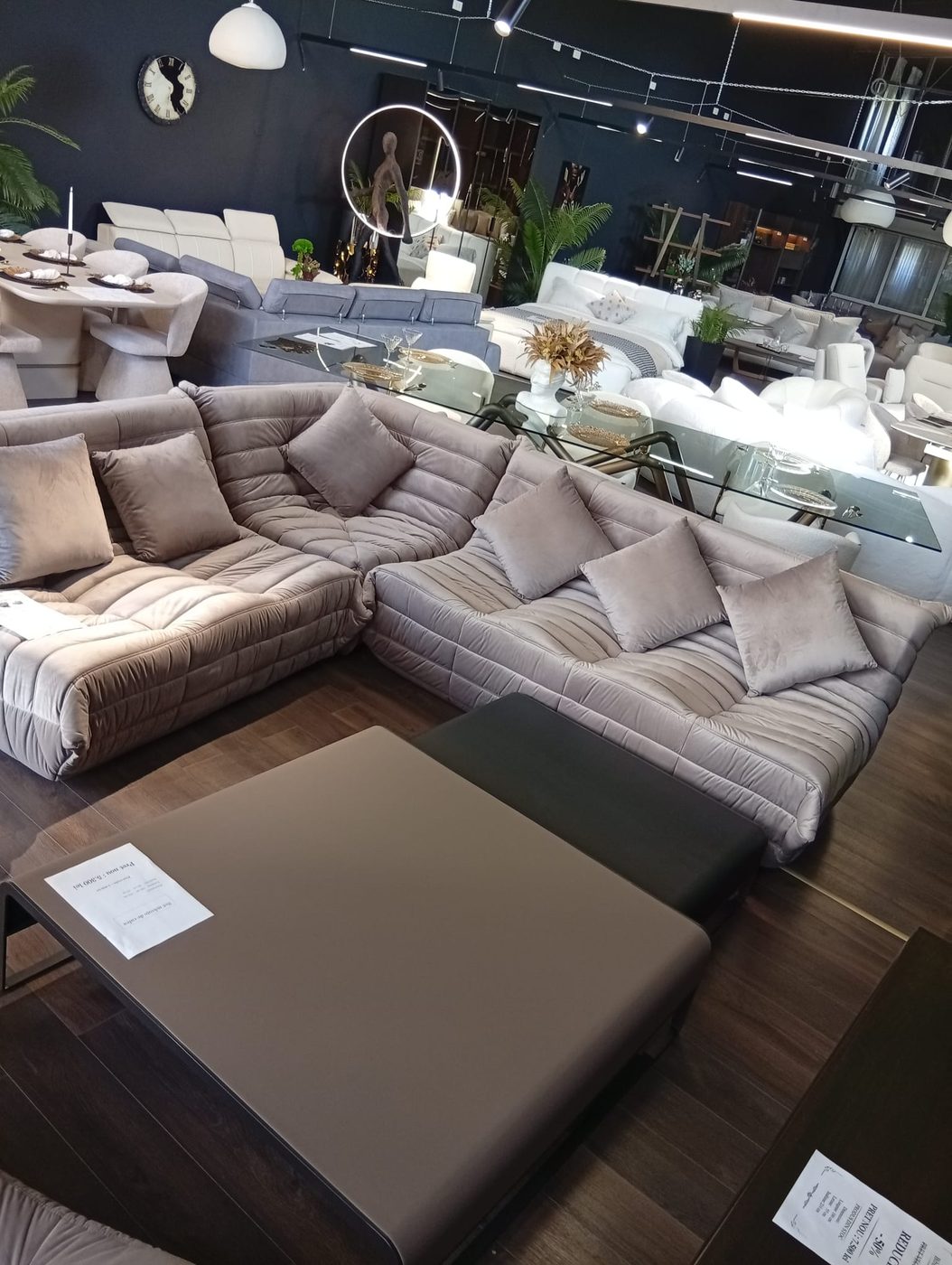 Showroomul YNA Decor Design de pe Bd. George Coșbuc 224, Galați